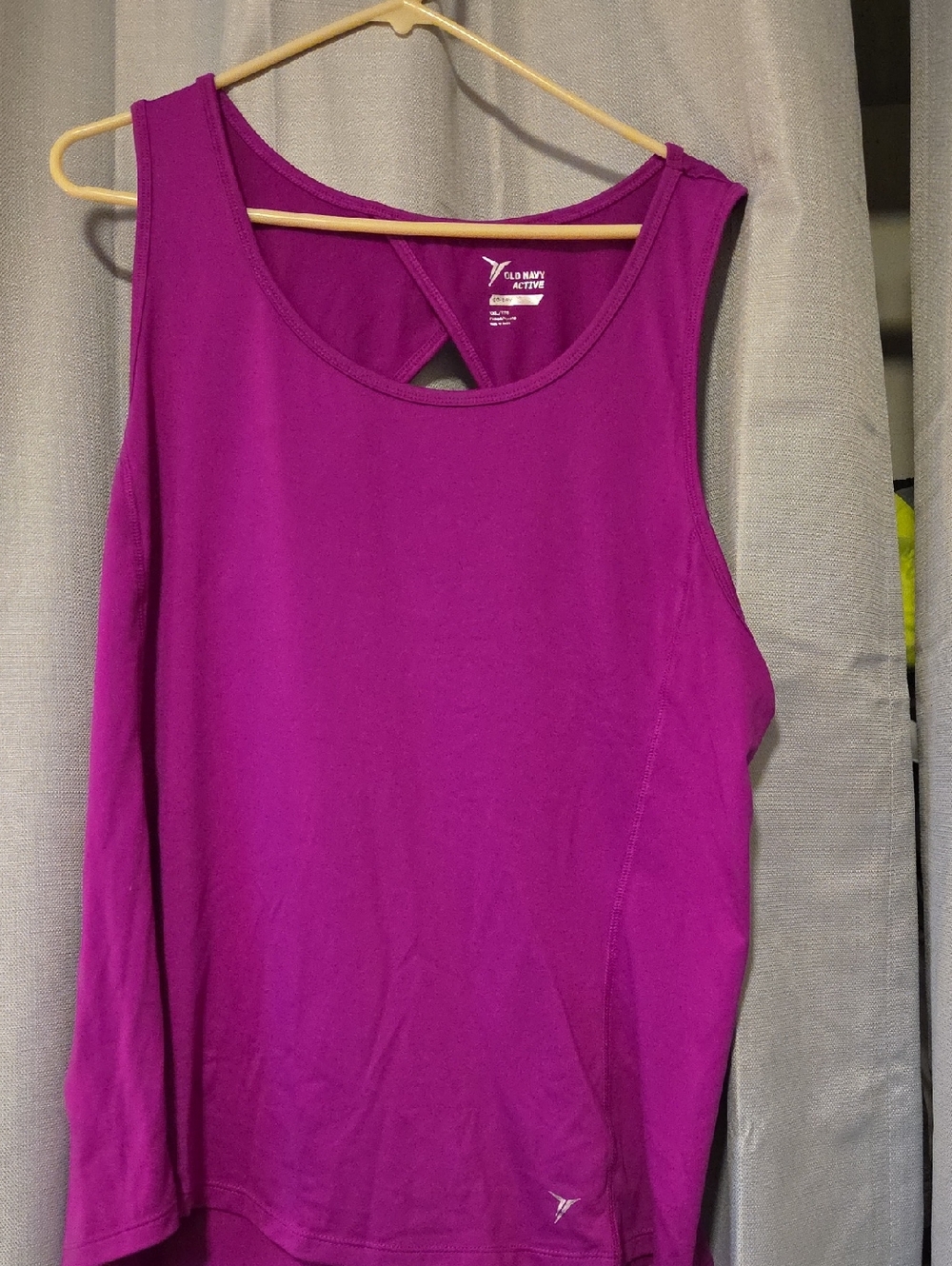 Old Navy Active Women's Bright Magenta Athletic Tank Top With Cut Out Back